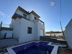 Moradia T4 - Fern�o Ferro, Seixal, Set�bal