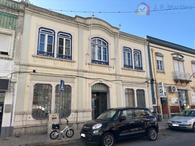 Prédio - Vila Franca de Xira, Vila Franca de Xira, Lisboa - Imagem grande