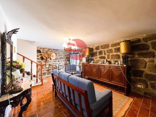 Moradia T3 - Freixo de Num�o, Vila Nova de Foz C�a, Guarda - Imagem grande