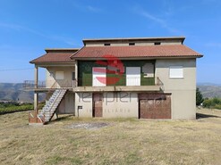 Moradia T3 - Vilarouco, S�o Jo�o da Pesqueira, Viseu