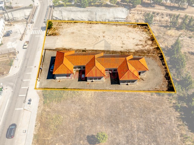 Armazém - Vilar Formoso, Almeida, Guarda - Imagem grande