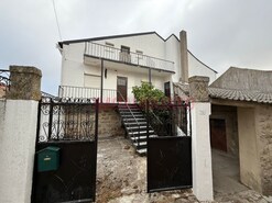 Moradia T3 - Amoreira, Almeida, Guarda