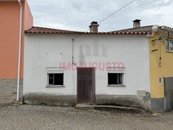Moradia T3 - Cinco Vilas e Reigada, Figueira de Castelo Rodrigo, Guarda