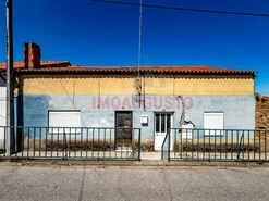 Moradia T3 - Figueira de Castelo Rodrigo, Figueira de Castelo Rodrigo, Guarda