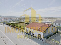 Moradia T4 - Escalh�o, Figueira de Castelo Rodrigo, Guarda