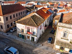Moradia T6 - Figueira de Castelo Rodrigo, Figueira de Castelo Rodrigo, Guarda