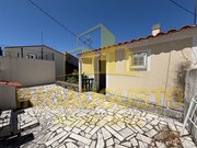 Moradia T2 - Santo Estev�o, Sabugal, Guarda - Miniatura: 2/9