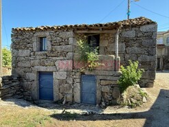 Moradia T2 - Marmeleiro, Guarda, Guarda