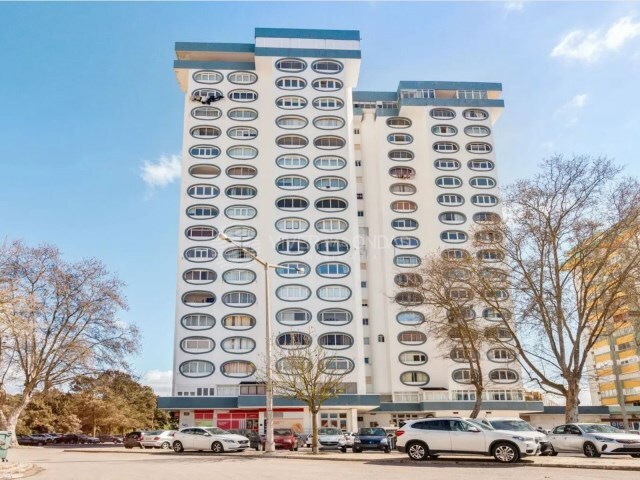 Comrcio - Costa da Caparica, Almada, Setbal - Imagem grande