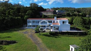 Moradia T6 - Terra Ch�, Angra do Heroismo, Ilha Terceira - Miniatura: 1/23