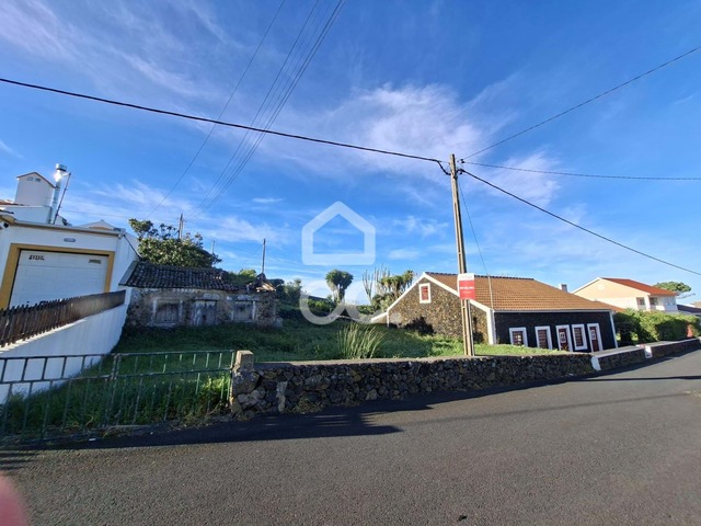 Ruina T0 - Biscoitos, Praia da Vit�ria, Ilha Terceira - Imagem grande