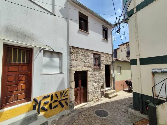 Moradia T3 - Teixoso, Covilh�, Castelo Branco - Imagem grande