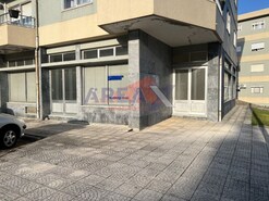 Loja - So Roque, Oliveira de Azemis, Aveiro