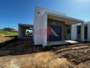 Moradia T3 - Oliveira de Azemeis, Oliveira de Azemis, Aveiro - Miniatura: 1/9
