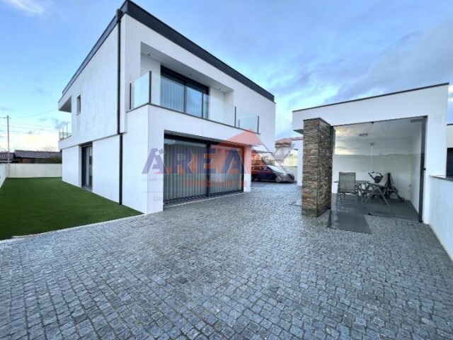 Moradia T4 - Vila de Cucujães, Oliveira de Azeméis, Aveiro - Imagem grande