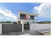 Moradia T4 - Vila de Cucujães, Oliveira de Azeméis, Aveiro - Miniatura: 1/9