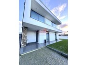 Moradia T4 - Vila de Cucujães, Oliveira de Azeméis, Aveiro - Miniatura: 3/9