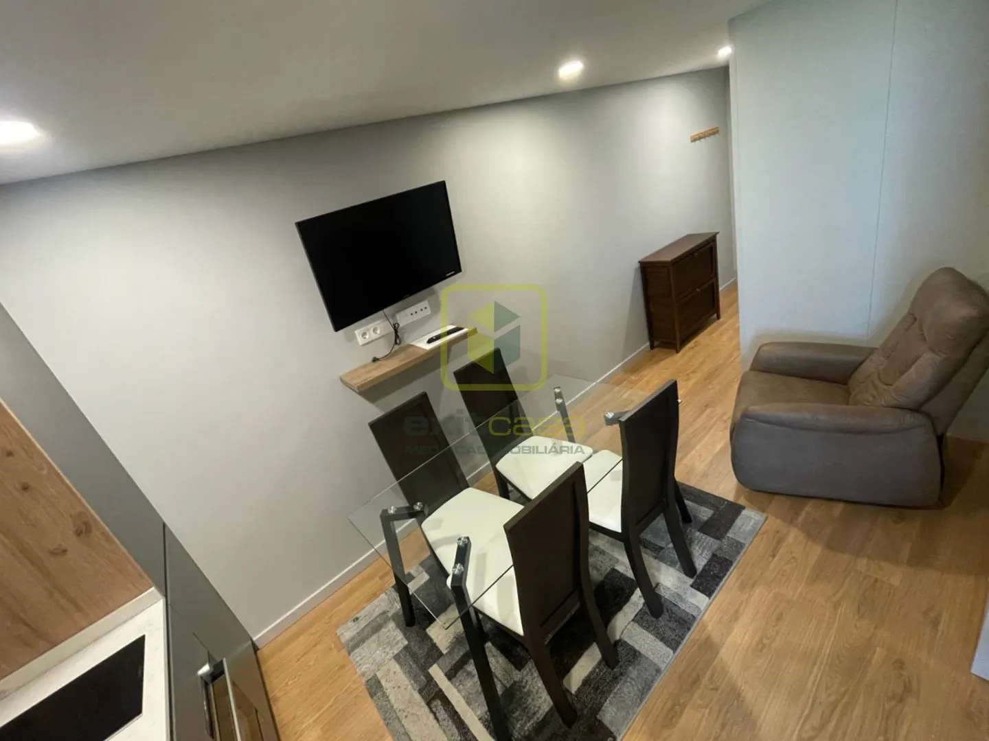 Apartamento T0 - Gl�ria, Aveiro, Aveiro - Miniatura: 1/9