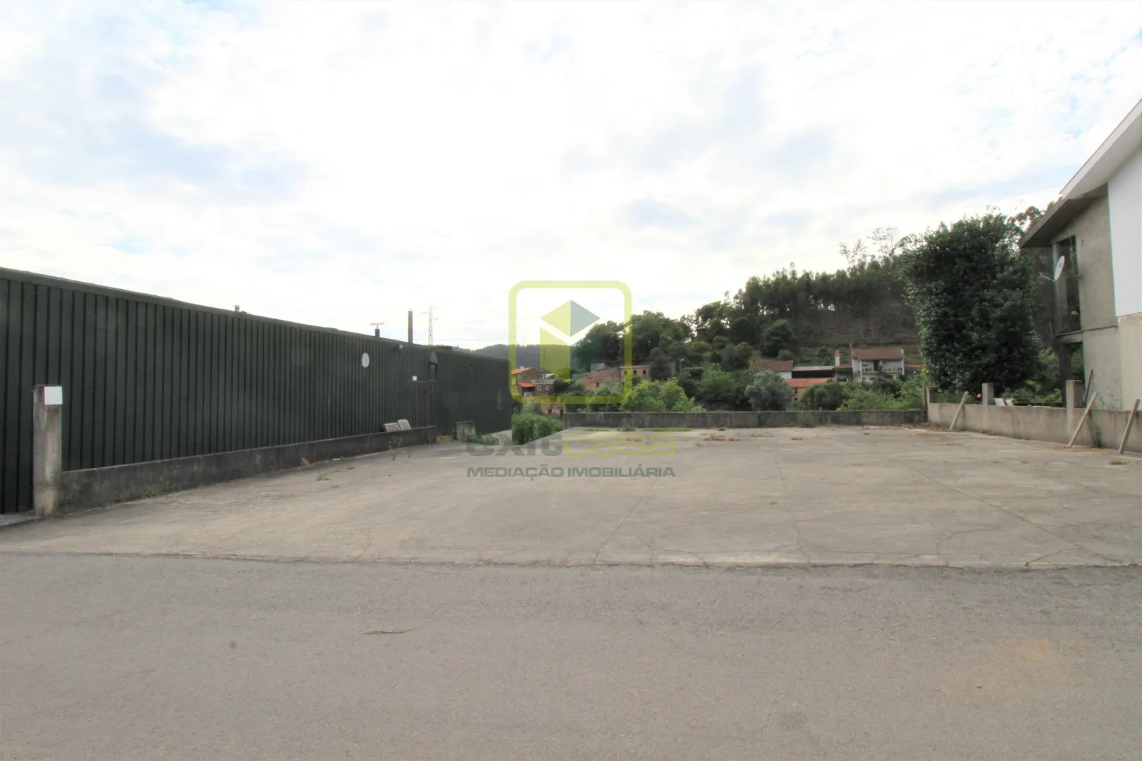 Armaz�m T0 - Pr�stimo, �gueda, Aveiro - Miniatura: 1/9