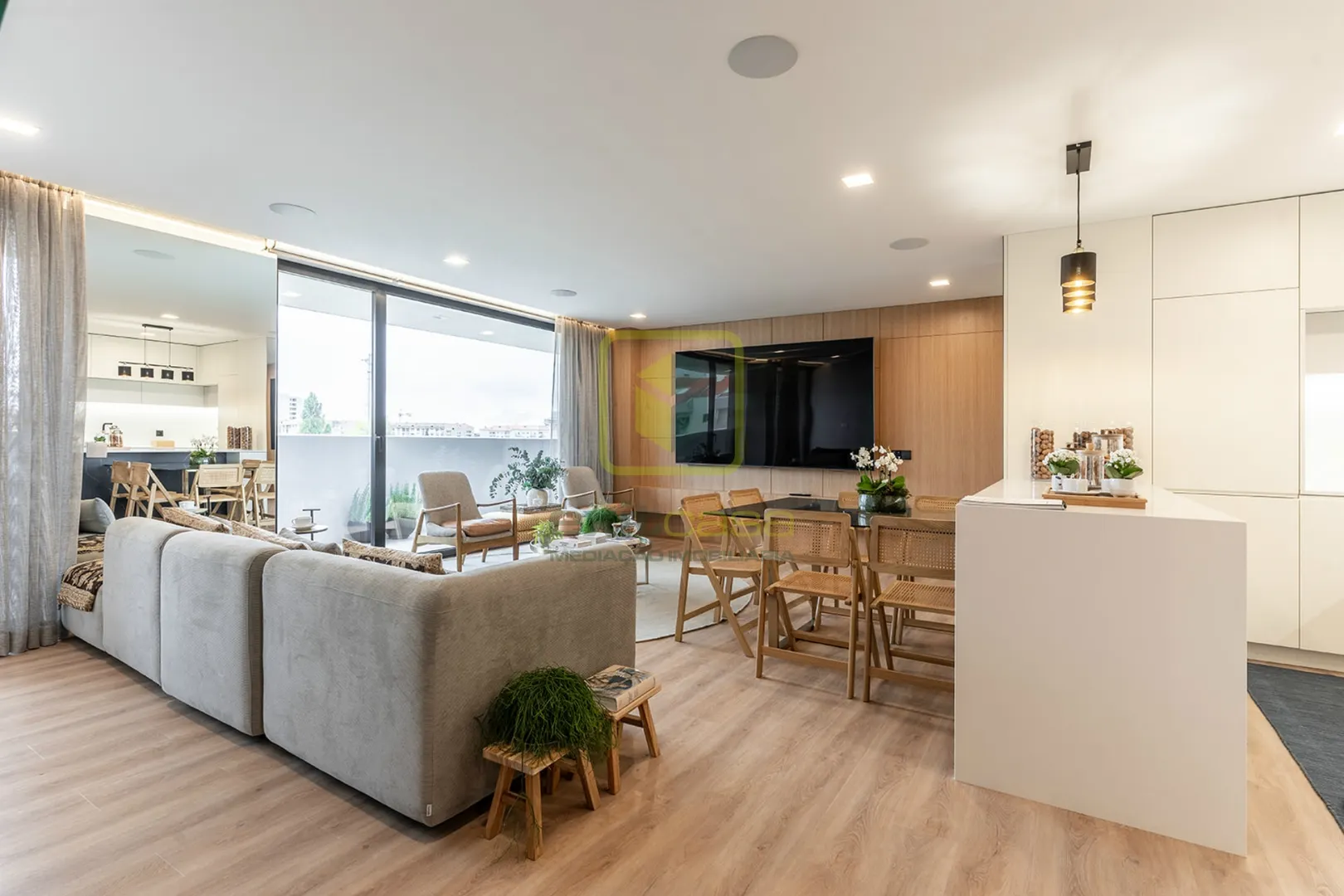Apartamento T4 - Gl�ria, Aveiro, Aveiro - Miniatura: 2/9