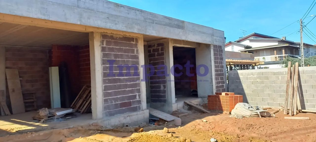 Moradia T4 - Vila de Cucuj�es, Oliveira de Azem�is, Aveiro - Imagem grande