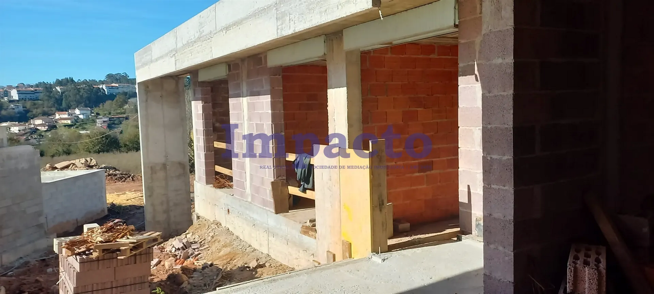Moradia T4 - Vila de Cucuj�es, Oliveira de Azem�is, Aveiro - Miniatura: 1/9