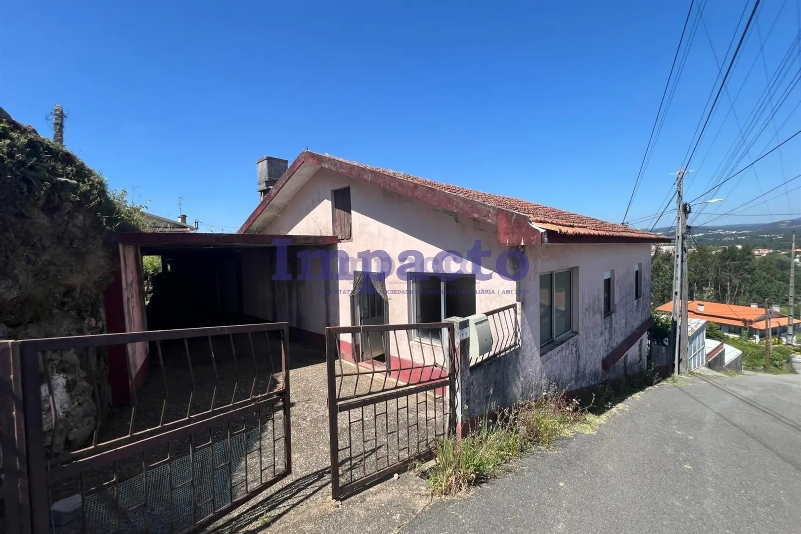 Moradia T3 - Vila de Cucujes, Oliveira de Azemis, Aveiro - Miniatura: 1/9