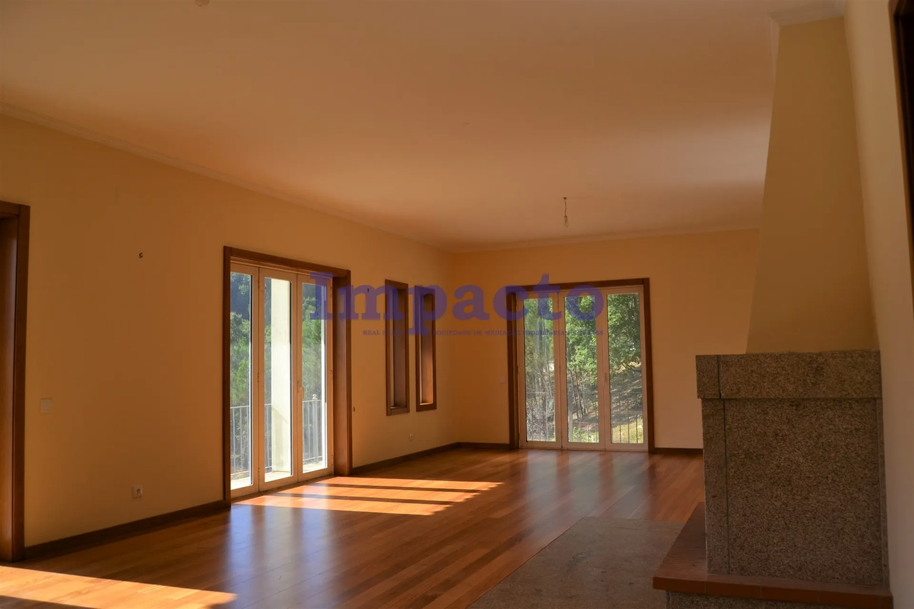 Moradia T6 - Faj�es, Oliveira de Azem�is, Aveiro - Miniatura: 3/9