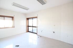 Escrit�rio - Areias, Santo Tirso, Porto