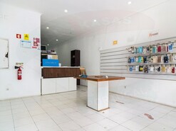 Loja - Mina de gua, Amadora, Lisboa