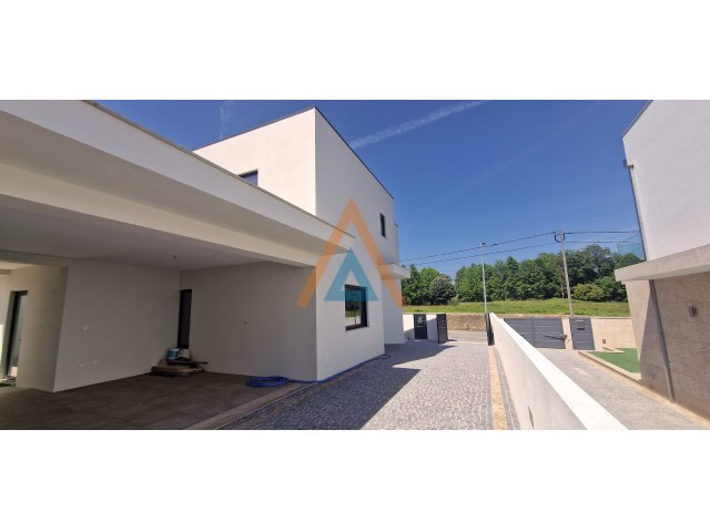 Moradia T4 - Santa Maria da Feira, Santa Maria da Feira, Aveiro - Imagem grande