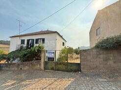 Moradia T4 - Urros, Torre de Moncorvo, Bragan�a