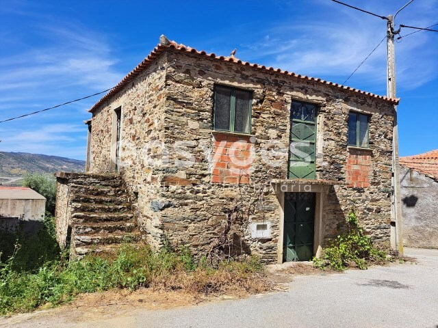 Moradia T3 - Adeganha e Cardanha, Torre de Moncorvo, Bragan�a - Imagem grande