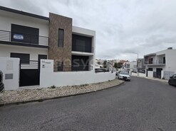 Moradia - Laranjeiro, Almada, Set�bal