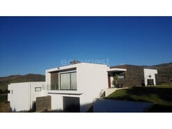 Moradia T4 - Cabe�a Boa, Torre de Moncorvo, Bragan�a