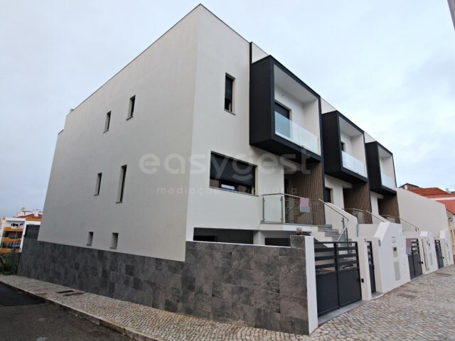 Moradia T4 - Amora, Seixal, Set�bal - Imagem grande
