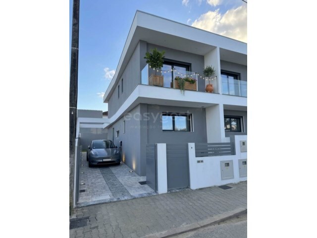Moradia T3 - Fern�o Ferro, Seixal, Set�bal - Imagem grande