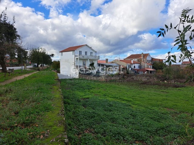 Moradia T6 - Carvi�ais, Torre de Moncorvo, Bragan�a - Imagem grande