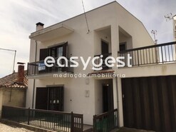 Moradia T3 - Cabe�a Boa, Torre de Moncorvo, Bragan�a