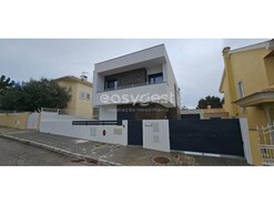 Moradia T4 - Amora, Seixal, Set�bal