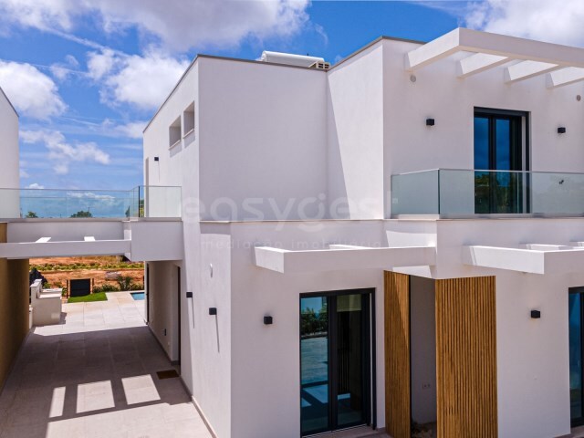 Moradia T3 - Quarteira, Loul�, Faro (Algarve) - Imagem grande