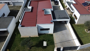 Moradia T3 - Loureiro, Oliveira de Azem�is, Aveiro - Miniatura: 1/24