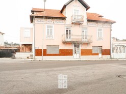 Moradia T4 - Vila de Cucuj�es, Oliveira de Azem�is, Aveiro