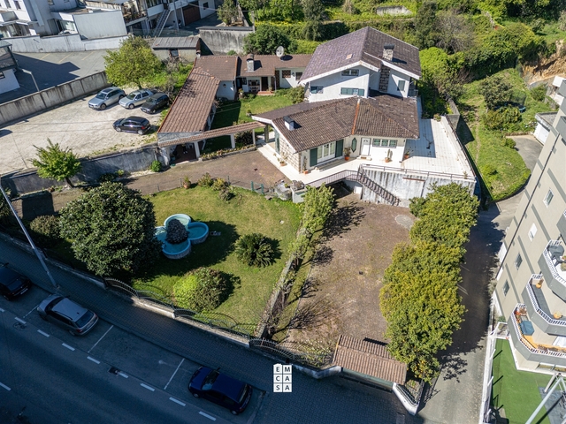 Moradia T5 - Santiago de Riba-Ul, Oliveira de Azem�is, Aveiro - Imagem grande