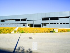 Armaz�m T0 - Pinheiro da Bemposta, Oliveira de Azem�is, Aveiro - Miniatura: 1/17