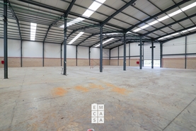 Armaz�m T0 - Pinheiro da Bemposta, Oliveira de Azem�is, Aveiro - Miniatura: 7/17