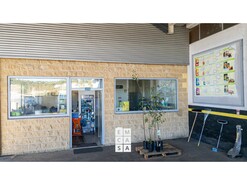 Armaz�m T0 - Santiago de Riba-Ul, Oliveira de Azem�is, Aveiro - Miniatura: 4/24