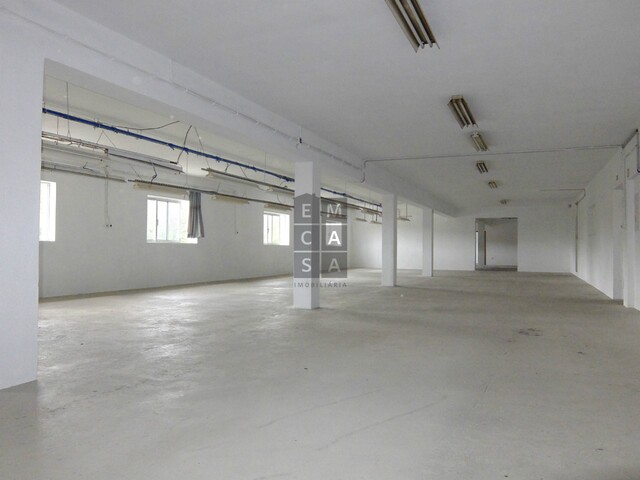 Armaz�m T0 - Santiago de Riba-Ul, Oliveira de Azem�is, Aveiro - Imagem grande