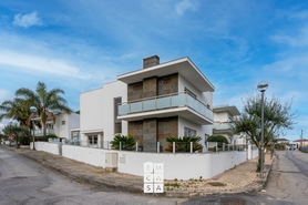 Moradia T3 - Pinheiro da Bemposta, Oliveira de Azem�is, Aveiro