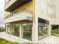 Loja T0 - Santiago de Riba-Ul, Oliveira de Azem�is, Aveiro